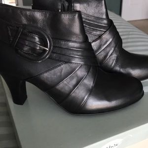 NWT black Nurture booties